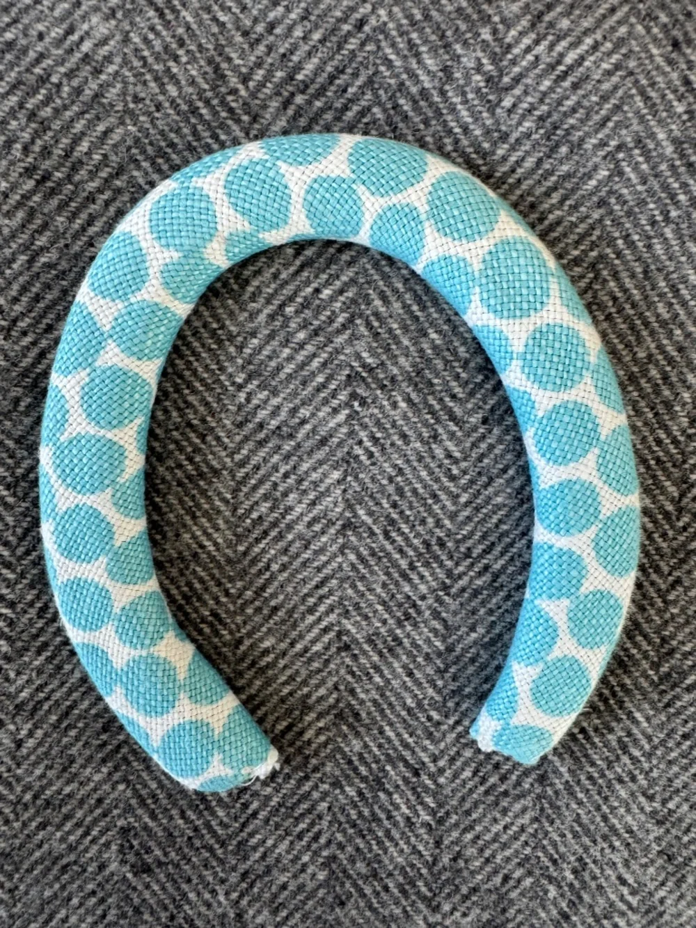 DARLING NWOT, SMALL HORSESHOE COVERED WITH FABRIC FROM HABLE CONSTRUCTION